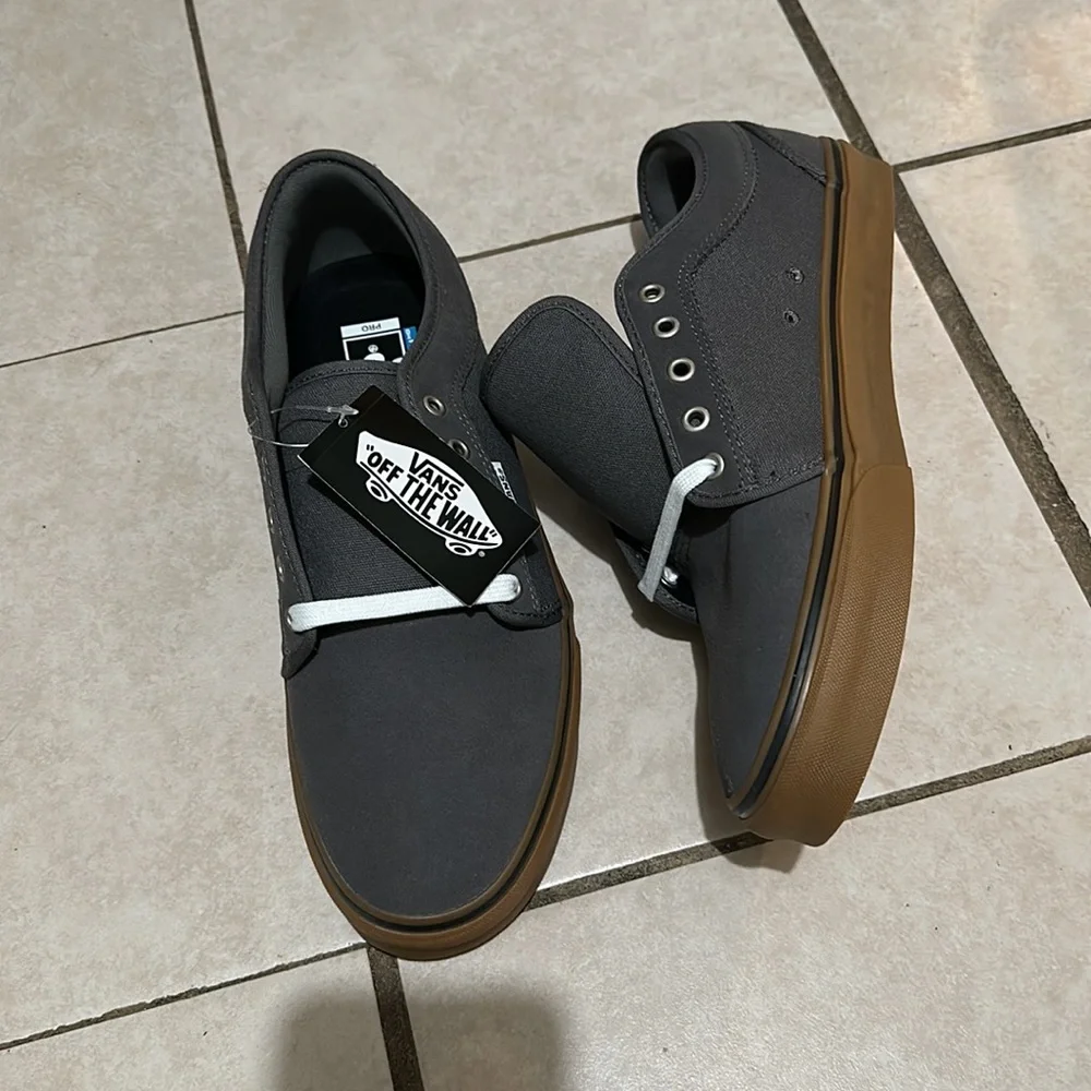 Vans - Picture 3 of 3